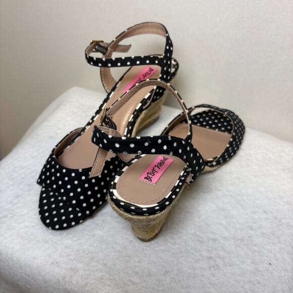 Betsey Johnson Athena Wedge Sandal Strap 7.5 Black/White Polka Dot/New - Picture 3 of 7